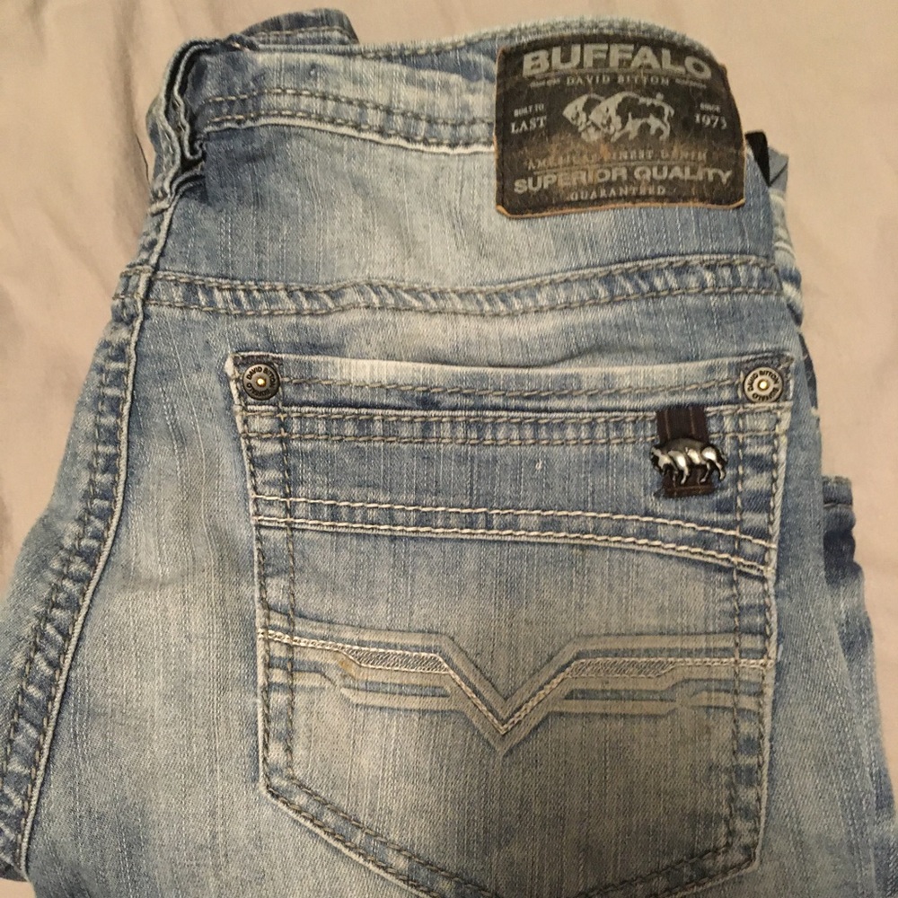 Men’s buckle jeans